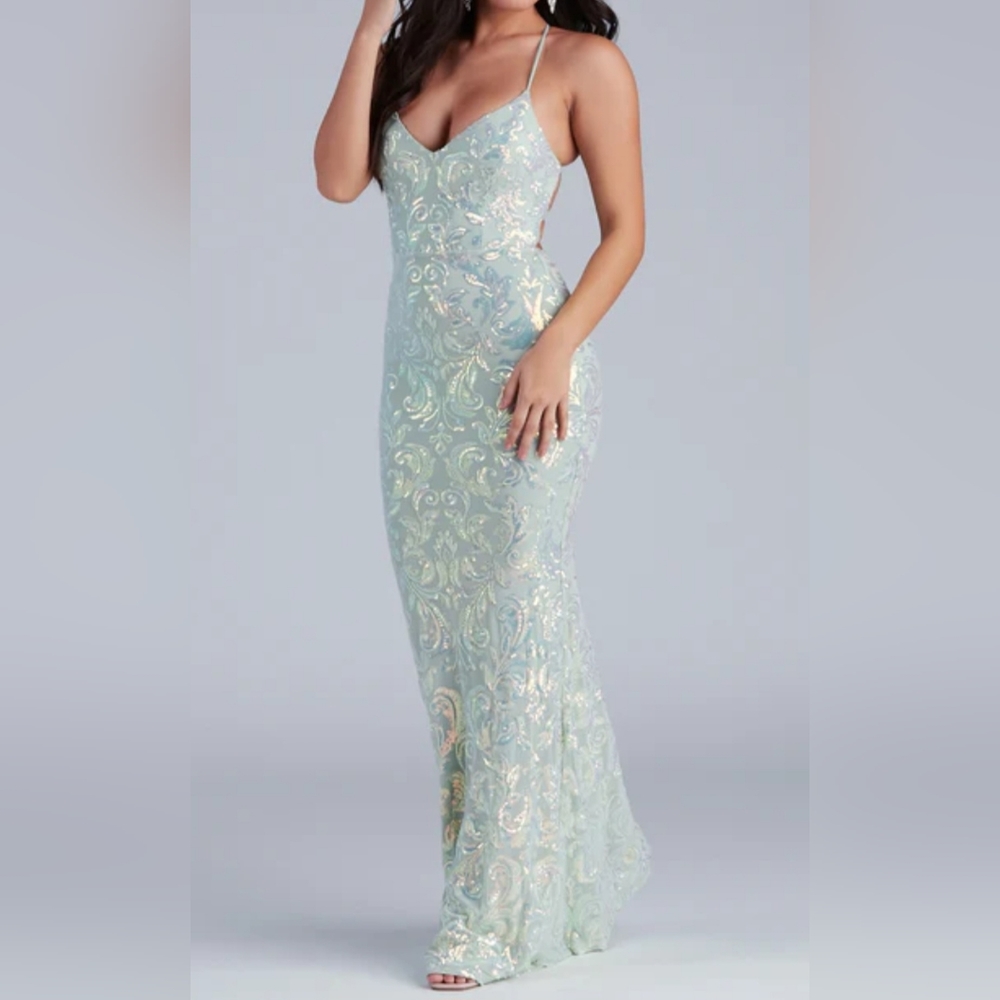 Windsor Christal Formal Fitted Mermaid Strappy Sequin Dress